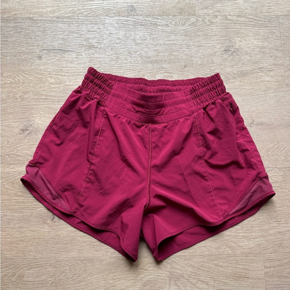 Lululemon Hotty Hot 4” Lined High Rise HR Shorts Size 8 Pomegranate